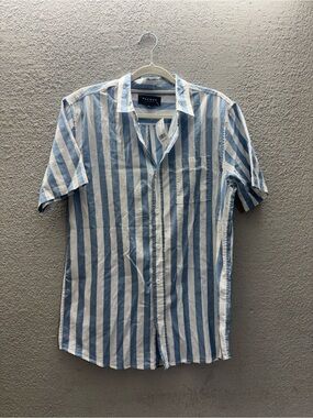PacSun Men’s Blue and White Vertical Stripe Short Sleeve Button-Up Shirt